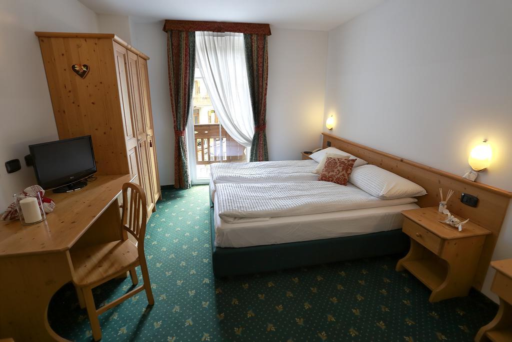 Alp Hotel Dolomiti Димаро Екстериор снимка